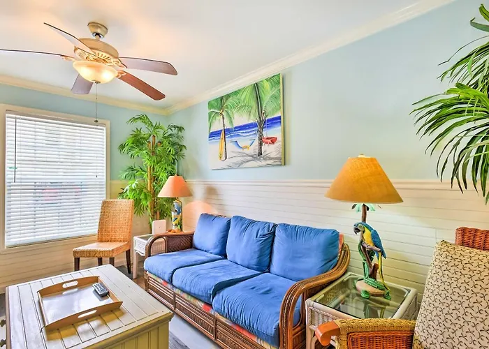 Near Port Aransas Beach: Condo W/ Pool Access